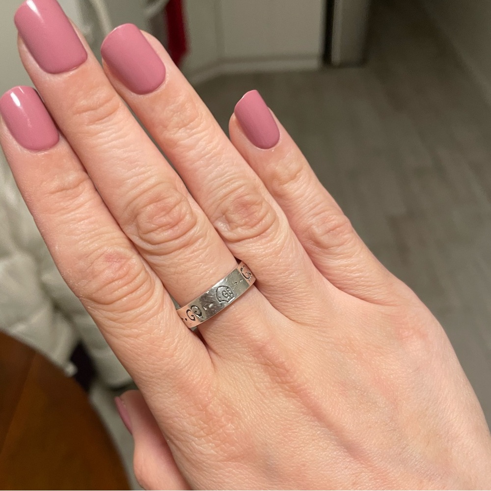 Size 15 used Gucci ghost ring. Owned and not worn for awhile.